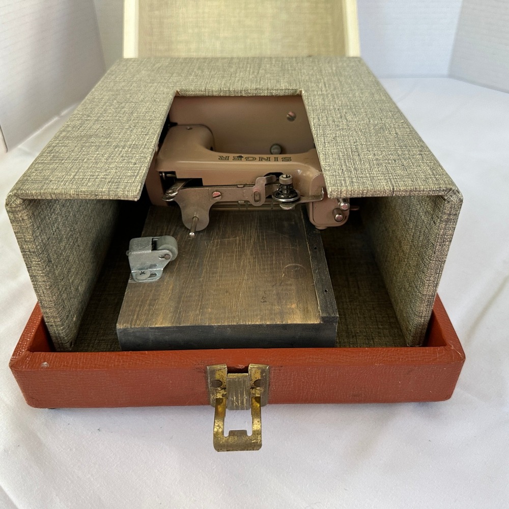 Singer Sewhandy Model 20 Sewing Machine Child Tan Good Vintage Hand Crank Case - Picture 3 of 16